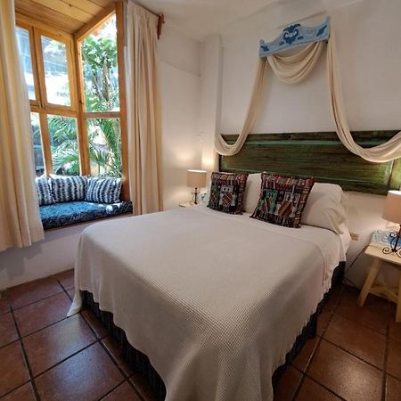 Yellow House Hostel B&B Antigua ภายนอก รูปภาพ