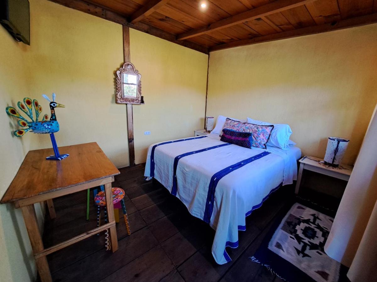 Yellow House Hostel B&B Antigua ภายนอก รูปภาพ