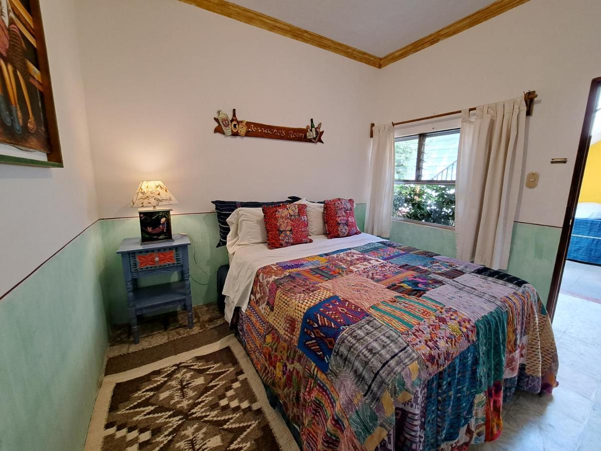 Yellow House Hostel B&B Antigua ภายนอก รูปภาพ