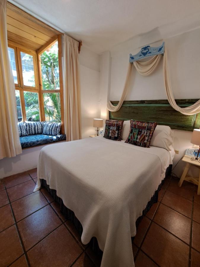 Yellow House Hostel B&B Antigua ภายนอก รูปภาพ
