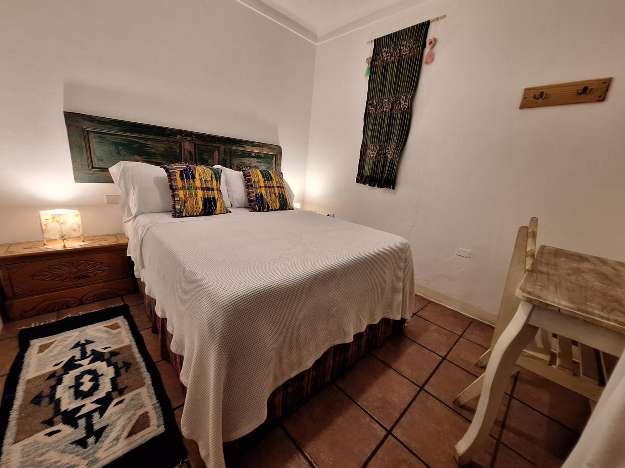 Yellow House Hostel B&B Antigua ภายนอก รูปภาพ